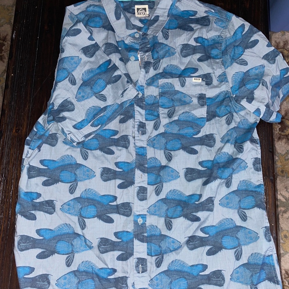 Mens Reef XL Button down shirt